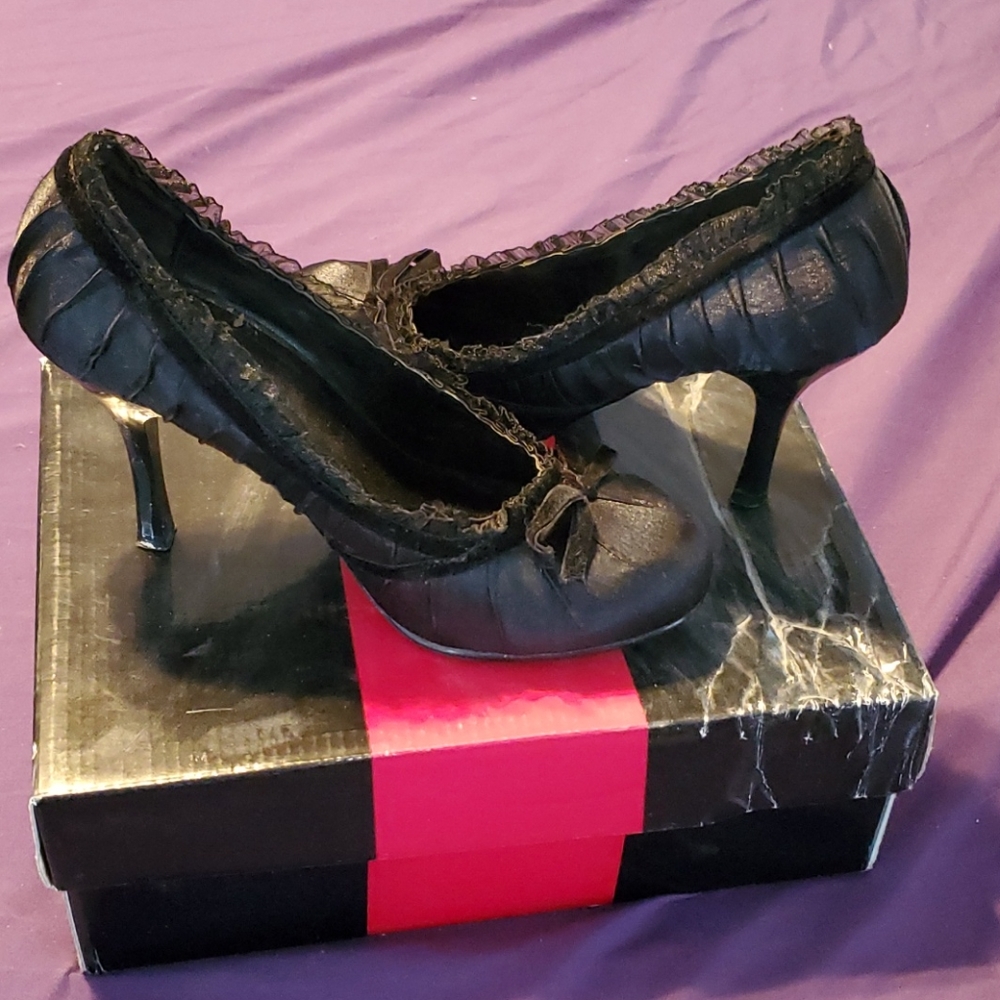 Pinup style heels